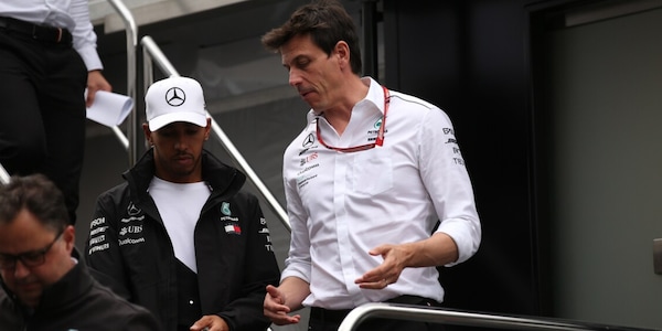 La Mercedes non ci sta, Hamilton e Toto Wolff furiosi per il caso budget cap Red Bull