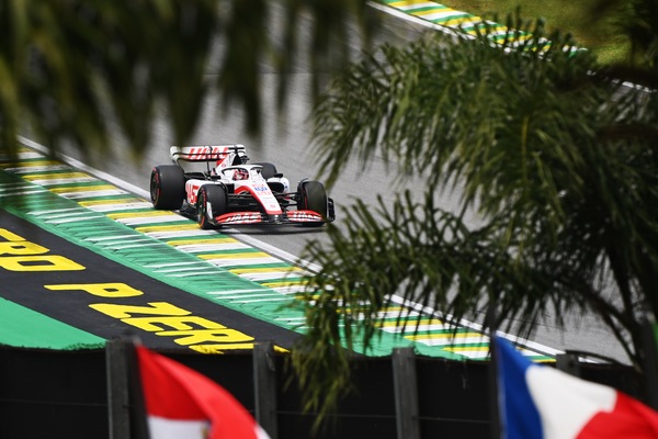 GP Brasile, qualifiche: clamorosa pole di Magnussen! Verstappen 2°, Leclerc 10°