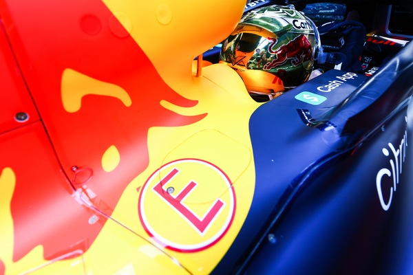 GP Abu Dhabi, FP2: Verstappen al top, poi Russell e Leclerc
