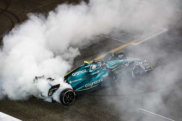 Vettel show ad Abu Dhabi con Verstappen, Leclerc e Perez