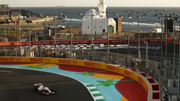 GP Arabia Saudita, Jeddah cambia e ascolta i piloti