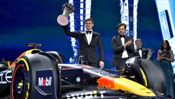 Verstappen: "Titolo 2021 più emozionante, titolo 2022 più gratificante"