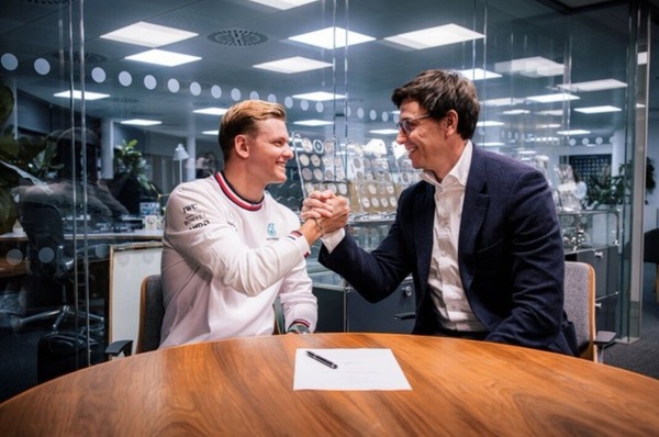 Schumacher, sognando Ocon: obiettivo 2024