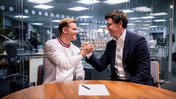 Schumacher, sognando Ocon: obiettivo 2024