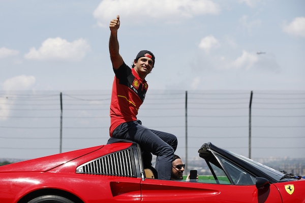 Carlos Sainz Junior esclusivo: "Io, Charles Leclerc e la Rossa"