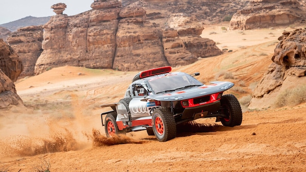 Sainz e una giornata da incubo alla Dakar