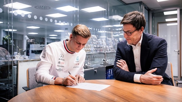 Wolff, Schumacher è libero di costruire la propria carriera