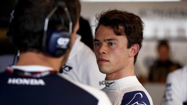 De Vries rischia il 50% dello stipendio per un prestito