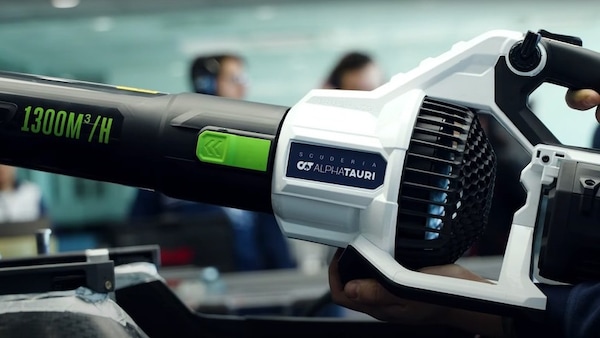 Alphatauri AT04, verso la presentazione con il fire up della power unit