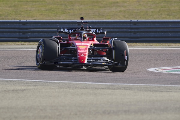 Ferrari SF-23 in pista a Fiorano