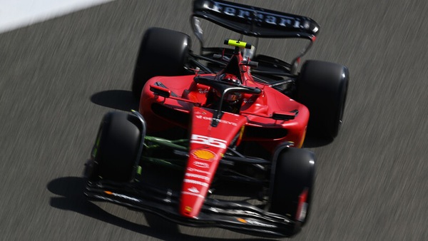 Test F1, ecco le auto in pista in Bahrain