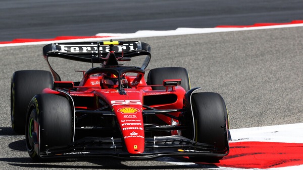 Ferrari, Sainz: "Non siamo lenti e lavoriamo sul passo"