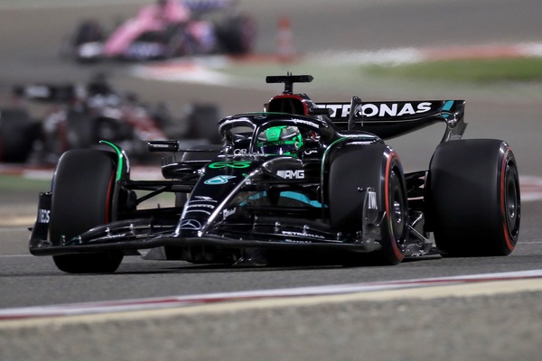 Mercedes, solo a Imola la versione evoluta della W14
