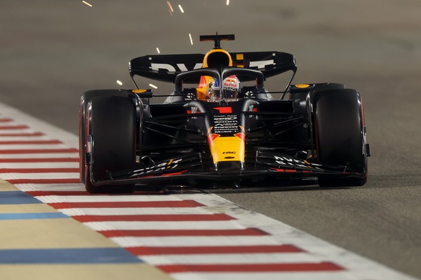 GP Bahrain: doppietta Red Bull, podio per Alonso. Delusione Ferrari: Sainz 4°, Leclerc ko