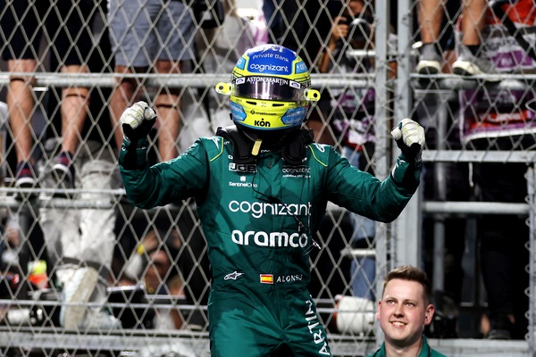 Alonso oltre  le barriere del tempo