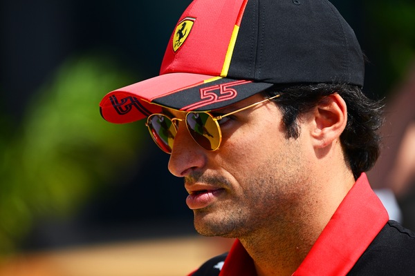 Sainz verso il GP d'Australia: così abitua il fisico a superare il jet lag