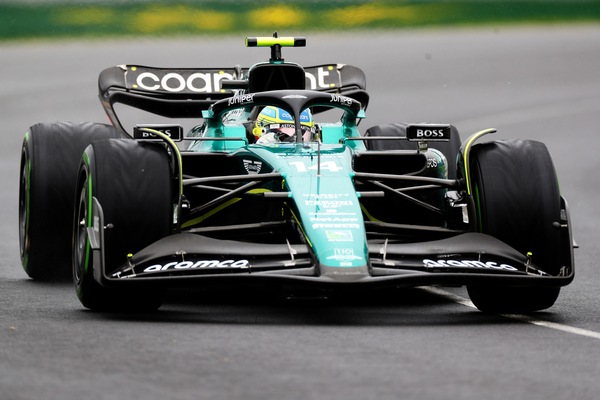 Alonso, Aston Martin c'è: "Sabato lavoreremo al passo gara"