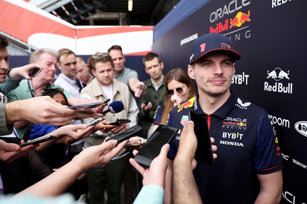Verstappen si interroga sul futuro in F1: ne vale la pena?