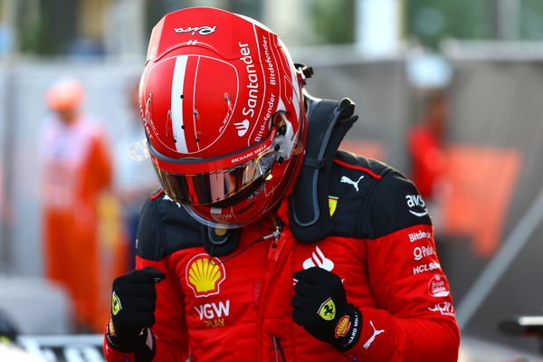 La pole di Leclerc a Baku ravviva la Ferrari e Vasseur