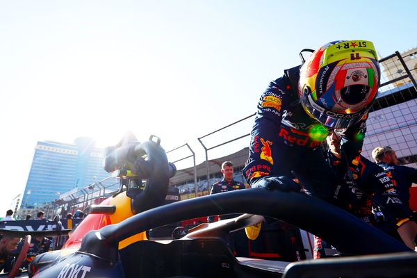 GP Azerbaijan, Sprint Race: vince Perez, poi Leclerc e Verstappen. Sainz 5°