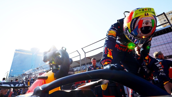 GP Azerbaijan, Sprint Race: vince Perez, poi Leclerc e Verstappen. Sainz 5°