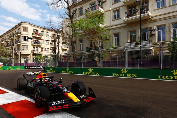 Verstappen: "Ho provato a stare in zona Drs di Perez, ma le gomme si surriscaldavano"