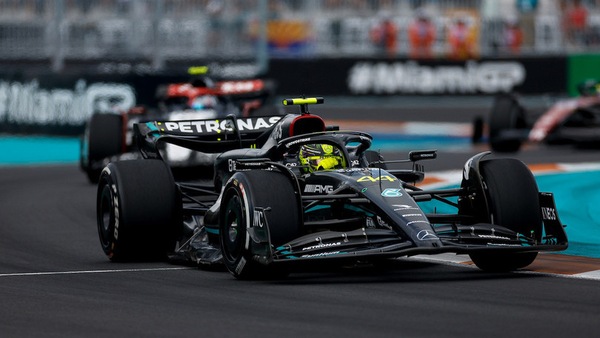 Mercedes a Imola cambia tutto: Hamilton impaziente, Wolff cauto