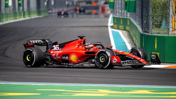 Ferrari sorprende a Miami: la SF-23 con sviluppi più ampi del previsto