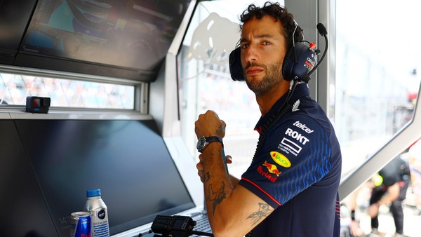 Ricciardo fa il sedile in Alphatauri, pressione su De Vries