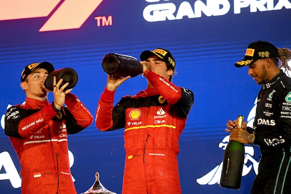 Bomba di mercato in F1: "Hamilton in Ferrari al posto di Leclerc o Sainz?"