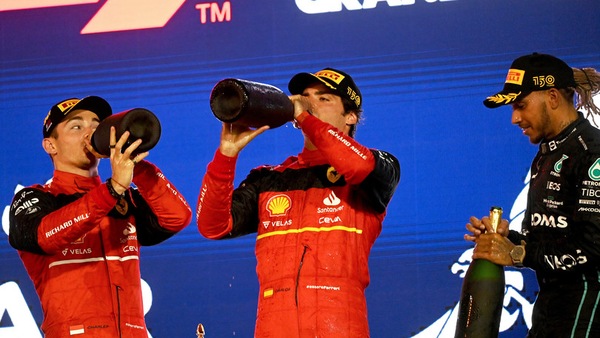 Bomba di mercato in F1: "Hamilton in Ferrari al posto di Leclerc o Sainz?"