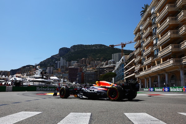 GP Monaco, FP2: Verstappen davanti alle Ferrari, ma Sainz finisce a muro