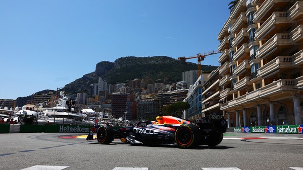 GP Monaco, FP2: Verstappen davanti alle Ferrari, ma Sainz finisce a muro