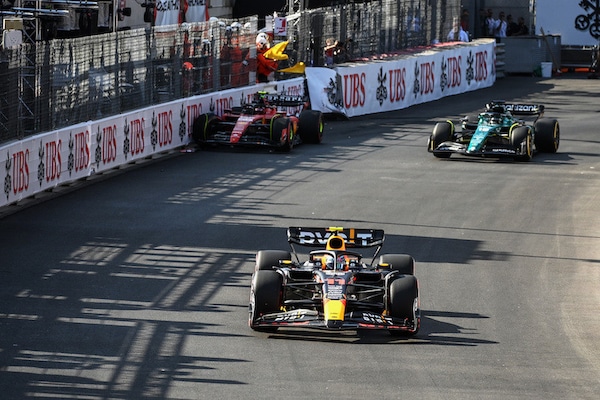 GP Monaco, Sainz a muro nelle FP2