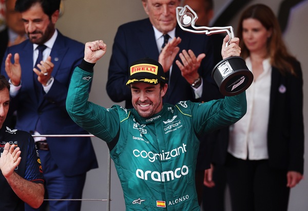 Alonso: "Mai avuta una vera opportunità, bravi tutti a restare in pista"
