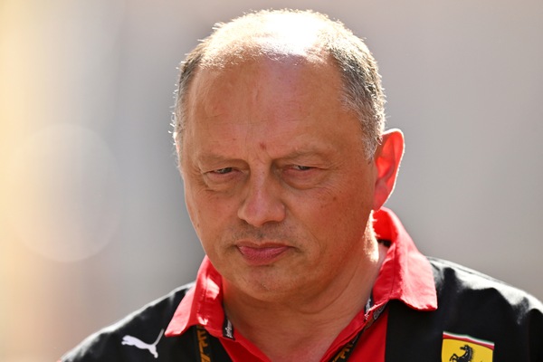 Vasseur, compleanno amaro: "Il regalo più bello? Un pezzo dell'ala di Sainz..."