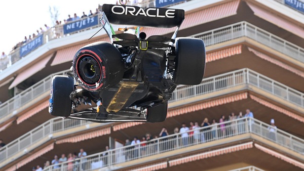 Horner e i segreti del fondo Red Bull: "Non si guarda sotto le gonne"