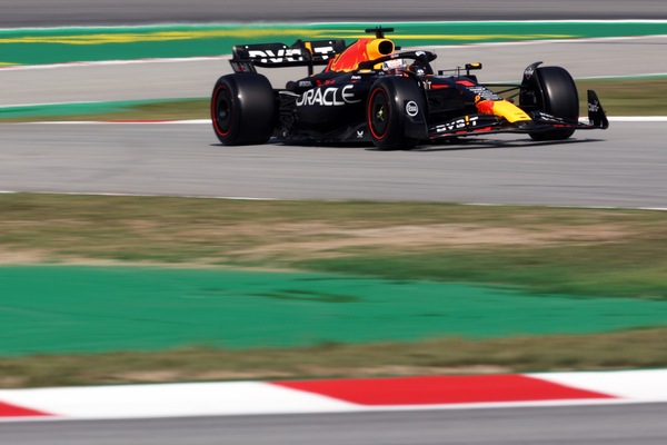 GP Spagna, FP2: Verstappen precede Alonso, Leclerc 6° e Sainz 7°