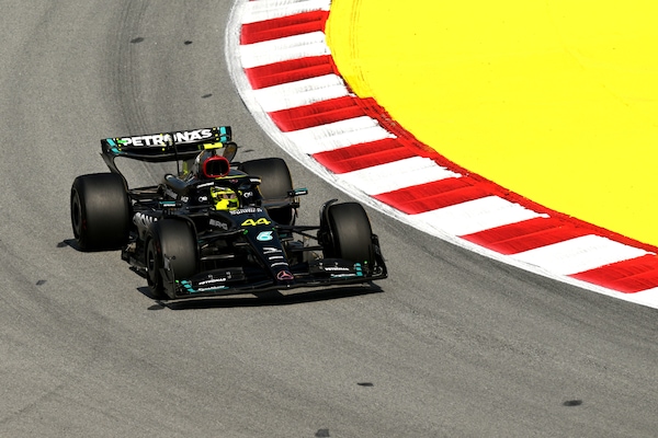 Hamilton: "Venerdì difficile, ma le sensazioni alla guida non sono negative"