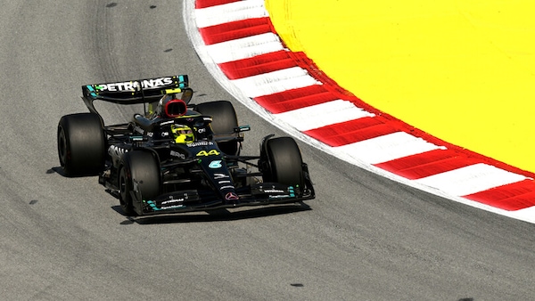 Hamilton: "Venerdì difficile, ma le sensazioni alla guida non sono negative"