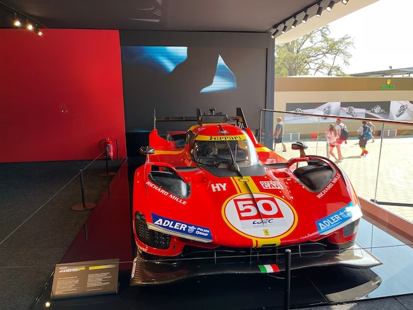Le Mans, tutti pazzi per la Ferrari