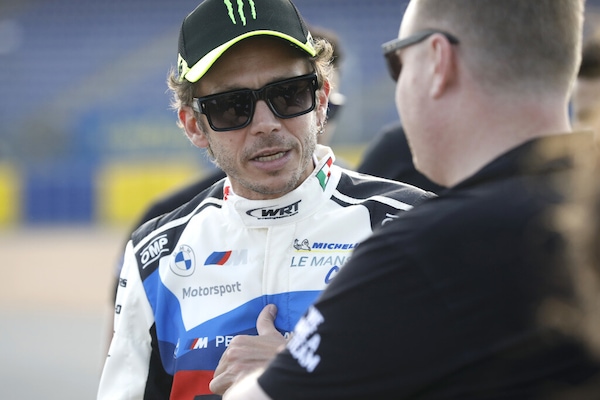 Valentino Rossi, spettacolo a Le Mans: ecco la prima vittoria in GT