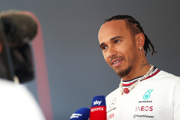Hamilton: serve un freno alla superiorità Red Bull. Max risponde