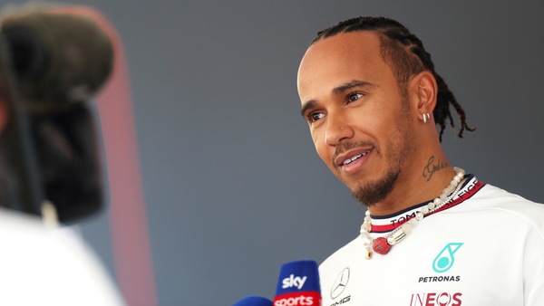 Hamilton: serve un freno alla superiorità Red Bull. Max risponde