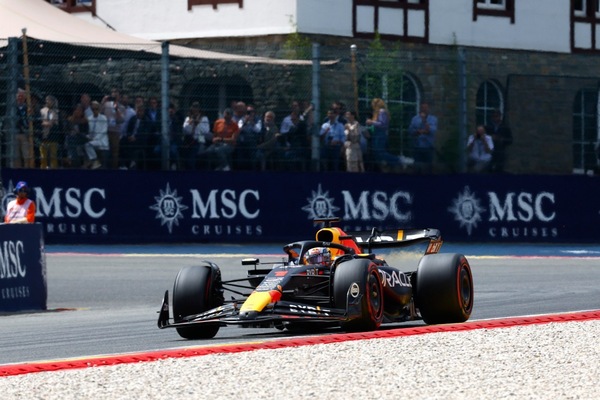 Verstappen: "L'importante era passare indenne la prima curva"
