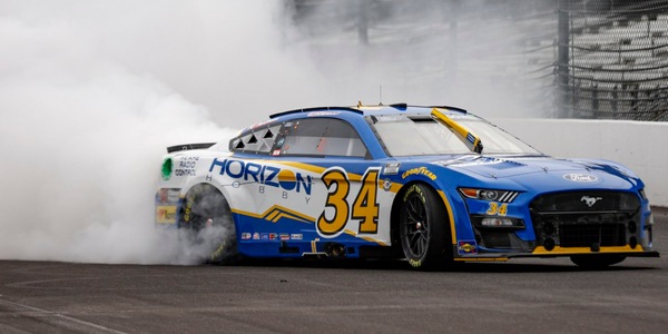 NASCAR, vittoria da sogno per McDowell a Indy