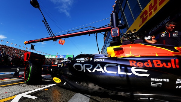 GP Olanda, qualifiche: Verstappen in pole, Sainz 6° e Leclerc 9° dopo essere finito a muro
