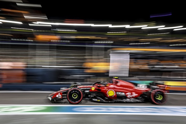 GP Singapore, qualifiche: Sainz da urlo, è pole!