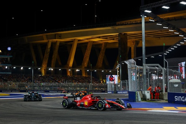 Sainz, dal lavoro con i tecnici al week end perfetto di Singapore