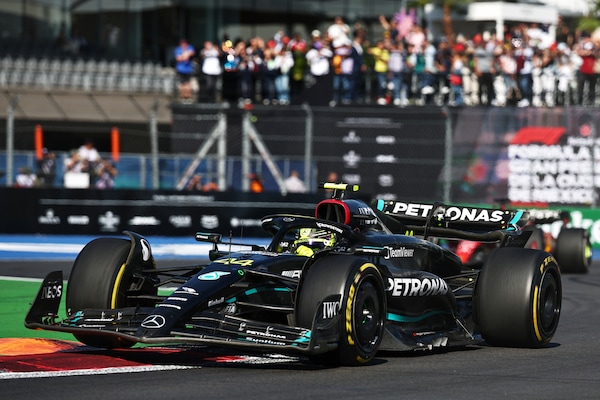 Hamilton, è corsa al secondo posto: "Più importante il risultato Mercedes"